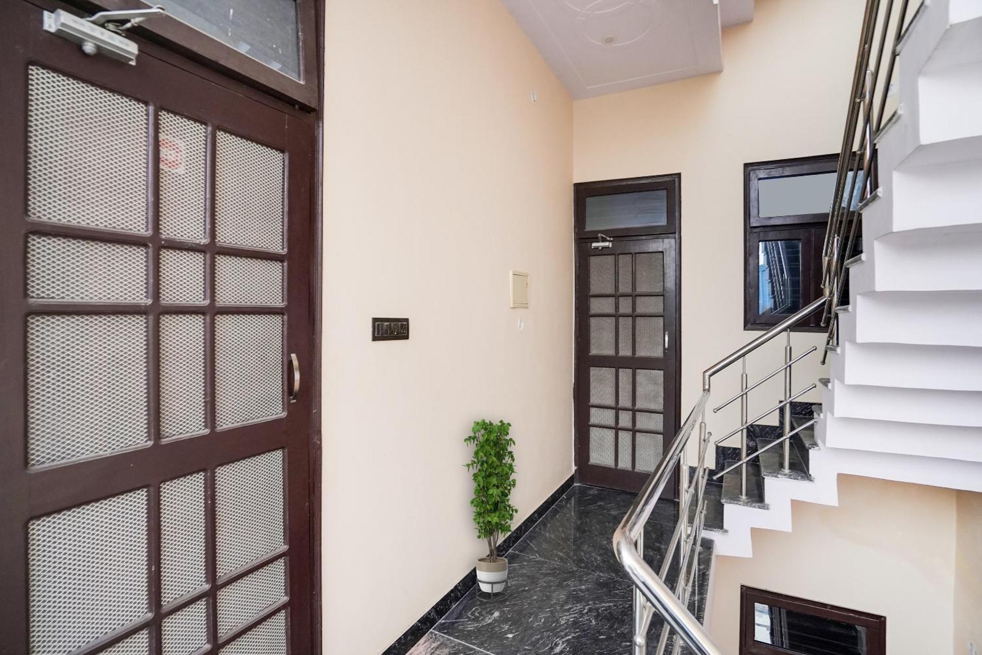 Hotel O Ayurma Inn Chinhat Bagian luar foto